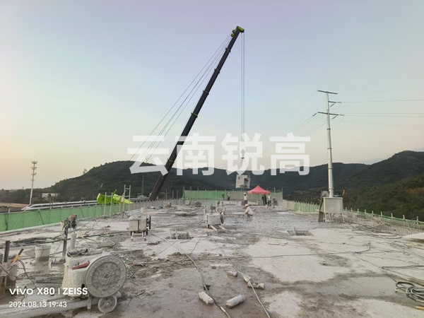 连续梁绳锯切割拆除