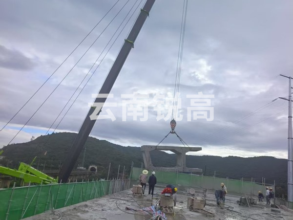 连续梁绳锯切割拆除